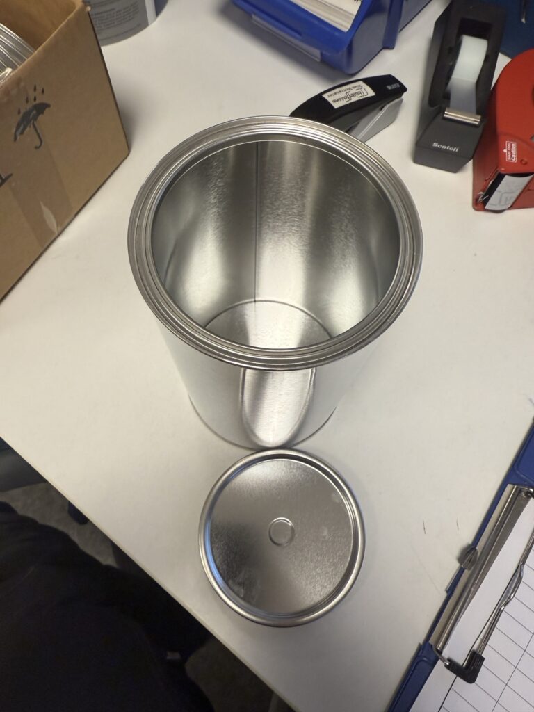 Tom Blikkemballasje 1,5L m/lokk